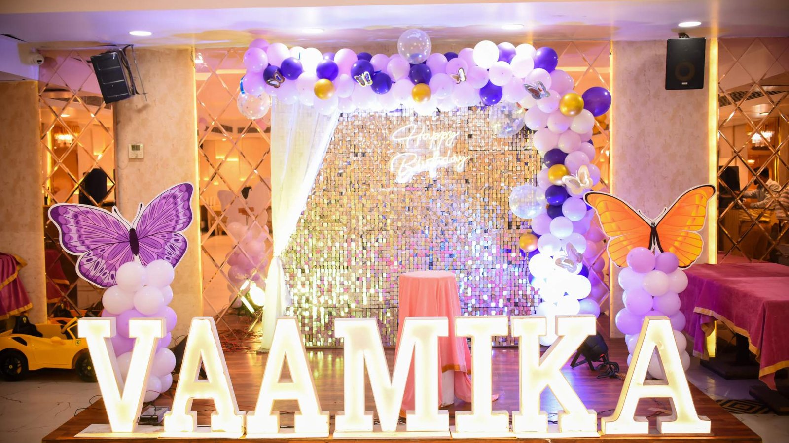 Banquet+Hall+Near+Me+with+Customizable+Decoration+Themes